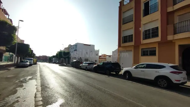 Se vende piso con trastero en Av. Príncipes de España en El  - foto 2