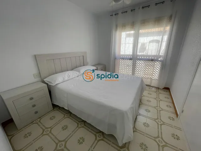 Apartamento para alquiler de temporada en Playa de Calabardi - foto 4