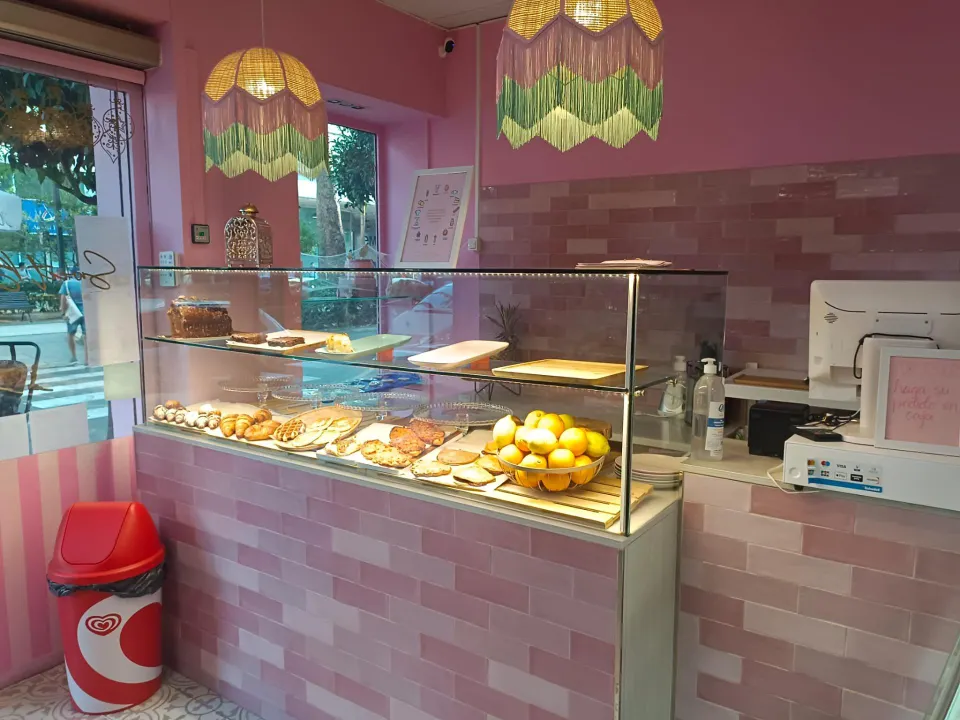 Ocasión única!!! Traspaso y alquiler cafeteria/pasteleria en Avd Al Vedat , Torrent