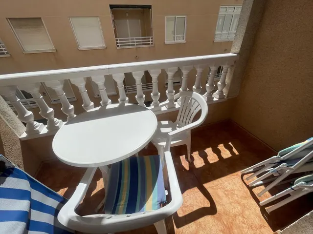 Apartamento con garaje y piscina en el centro de Torrevieja — 9