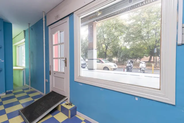 Local comercial en venta en calle agustina de aragón — 9