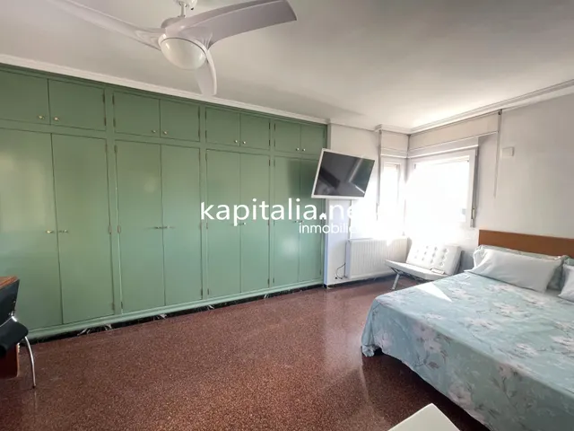 Ático duplex con chimenea y vistas panorámicas — 33
