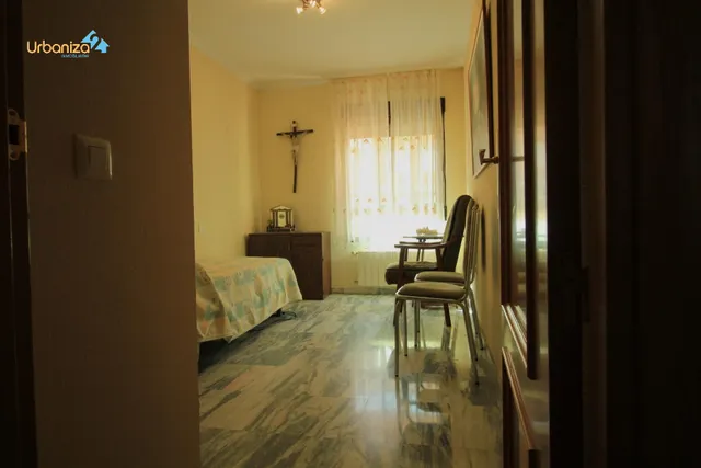 Piso con amplia terraza en Ciudad Jardín — 20