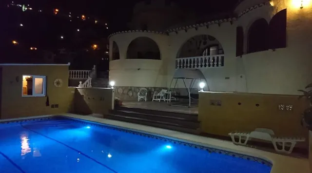 Villa en Benitachell con piscina y vistas al mar — 2