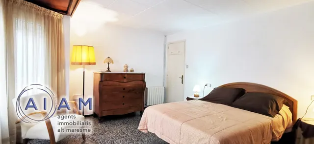 Edifidio con local y vivienda dúplex en carrer Església — 19