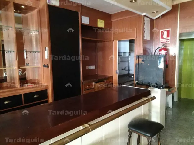 LOCAL BAR EN VENTA JUNTO A LA AVENIDA VILLAMAYOR Y PLAZA CARMELITAS — 4