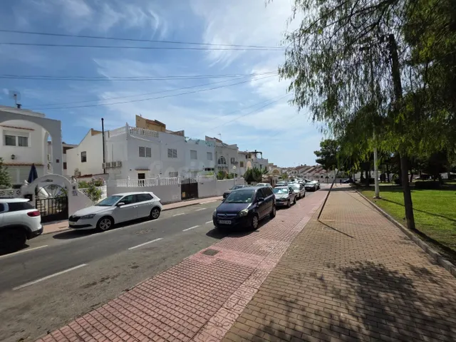 Magnifica vivienda para reformar, buena ocasion para invertir — 2