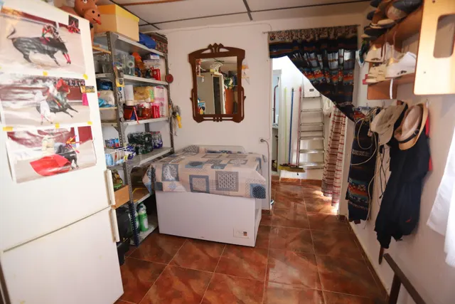 Casa en planta baja para entrar a vivir con 3 dormitorios, cocina amplia, salón, comedor, 2 patios y lavadero — 26