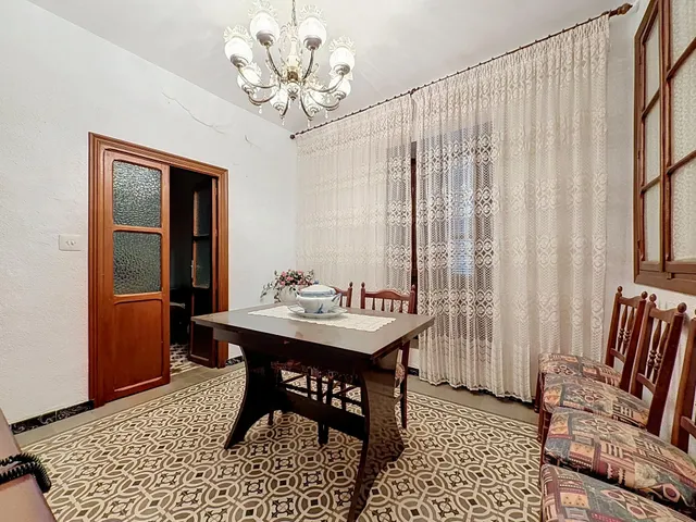 Amplia casa de pueblo de 276m2 en Abrucena lista para vivir — 9