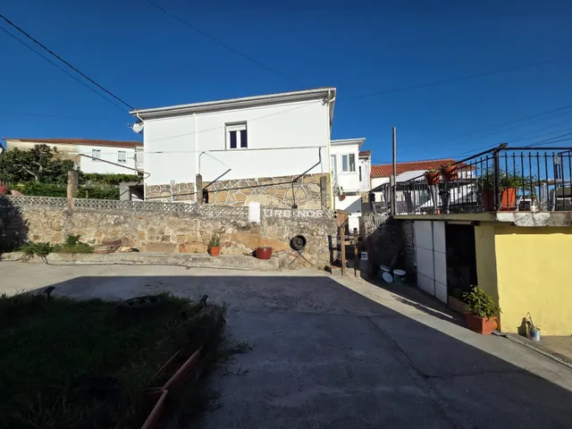 # CASA reformada, muy luminosa, con amplio patio. Próxima a  - foto 3