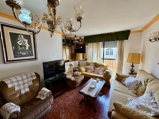 🏡 4 dormitorios, garaje y ascensor en pleno centro de Almerí - foto 3