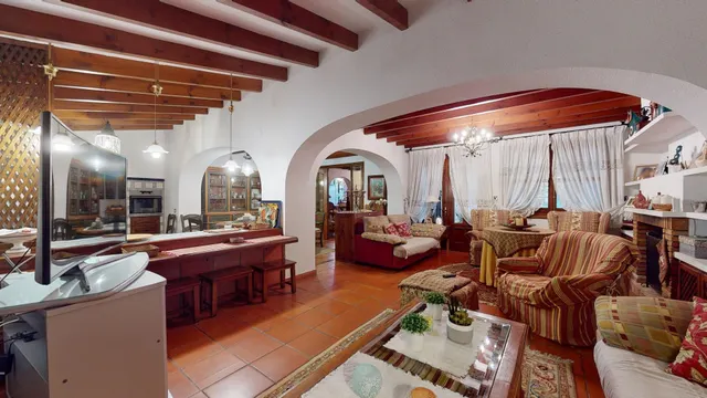 MAITINO AMPLIO CHALET CON PISCINA, PISTA DE TENIS CON VESTUARIOS Y BARBACOA — 15