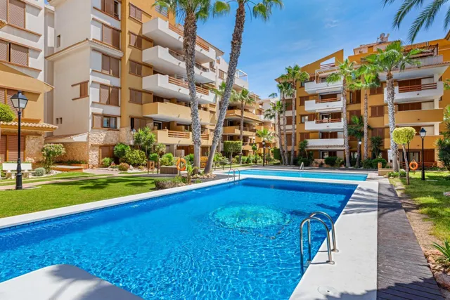 Apartamento en la Planta Baja con Encanto con Vista a la Piscina en Recoleta, Punta Prima — 20