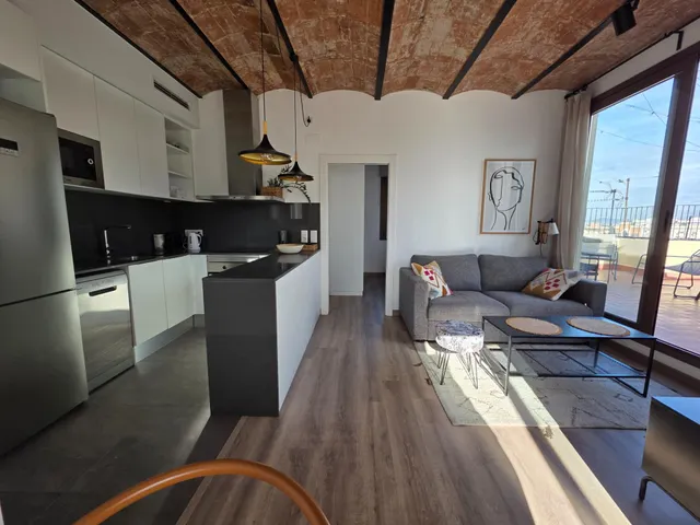 Ático con Solarium reformado en el corazón del Paral·lel (Barcelona) — 12
