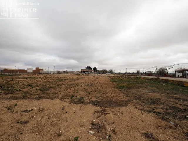 *Se alquila solar para negocio por sólo 4.000€*