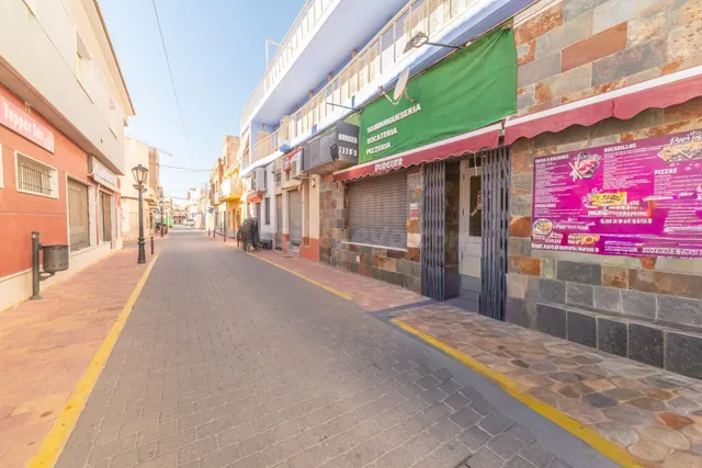 Local comercial 111m² en venta - LA PUNTICA