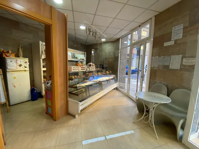 LOCAL COMERCIAL EN LA ZONA NOU MOLES — 22