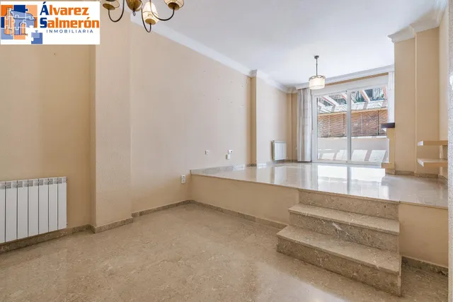 ADOSADA EN URBANIZACIÓN EN HUETOR VEGA — 6