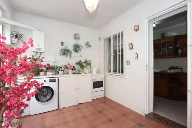Piso en venta junto a calle Ángel Bruna de 110 m2, 3 dormitorios, baño y aseo, balcon y terraza acristalada — 36