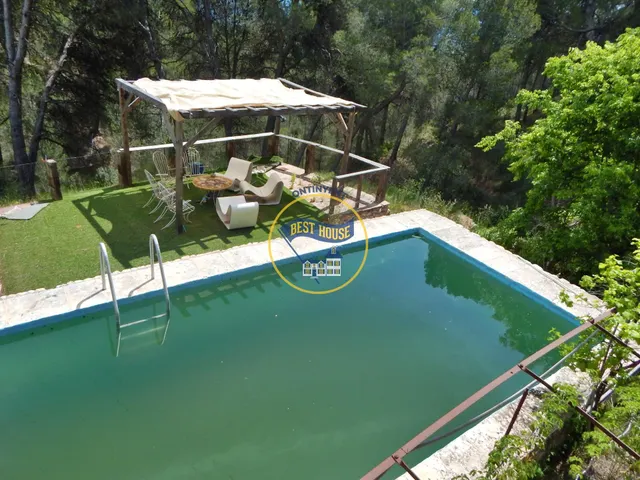 EXCLUSIVA VILLA EN COCENTAINA CON GRAN PARCELA Y BONITA PISCINA. — 2