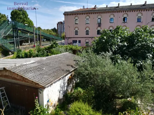 Casa magnifica, de dimensiones extraordinarias a veinte minutos andando del centro. — 31