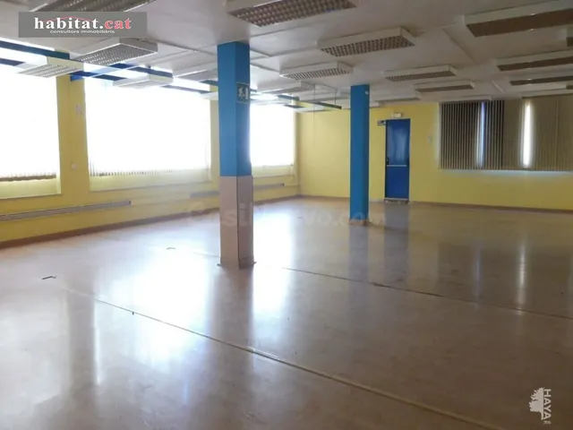 ¡¡LOCAL COMERCIAL ESQUINERO EN VILANOVA I LA GELTRÚ!! - foto 4