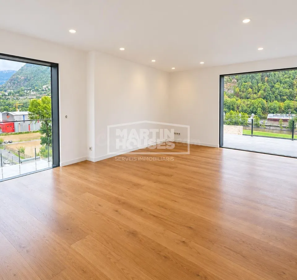 Piso a la venta ubicado a pocos minutos del centro con amplia terraza