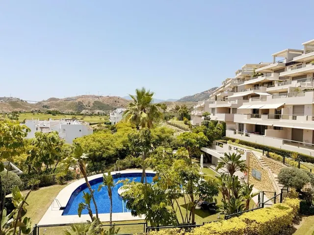 Apartamento de lujo en venta en Los Arqueros Golf – Costa de