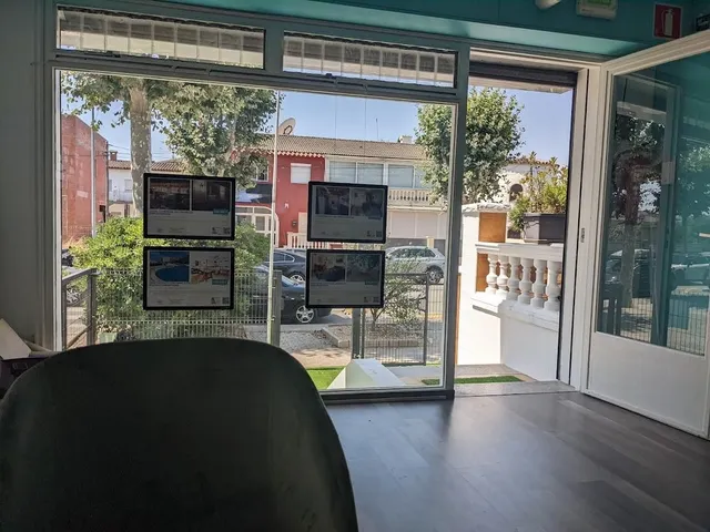 Local Comercial en Venta en Empuriabrava: Espacioso, Luminoso y Listo para Entrar — 12