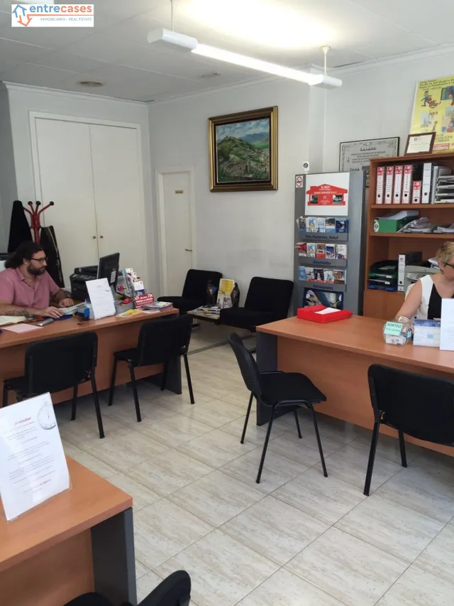LOCAL COMERCIAL EN FUNCIONAMIENTO EN 9 DE OCTUBRE — 4