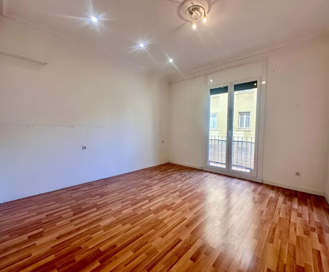 Piso Señorial en Balmes con  Doble Orientación — 22