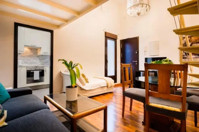 Acogedor piso en el centro de Sevilla con altillo, patio pri - foto 2