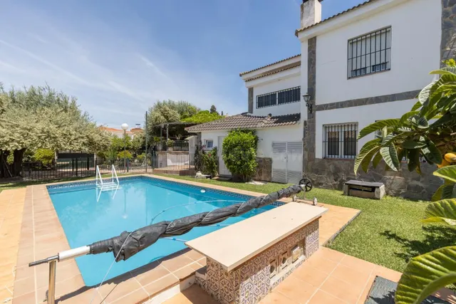 Vivienda Exclusiva en Urbanización Viñas del Rey – Otura — 3