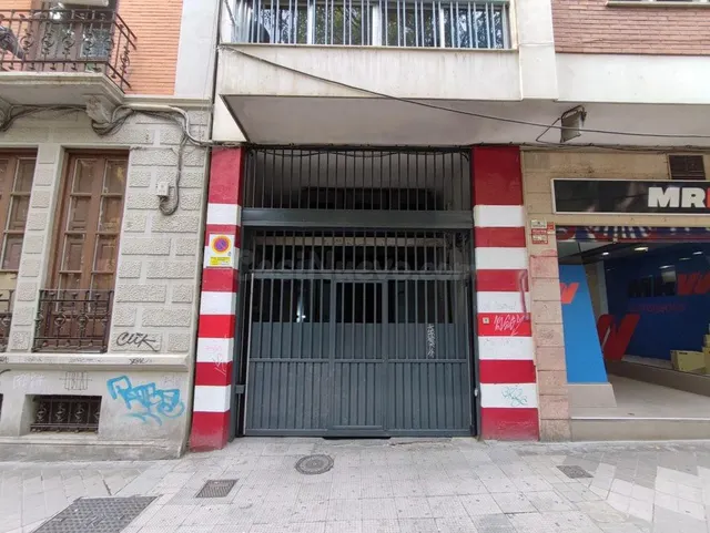 Plaza de garaje en alquiler en Gran Capitán — 2