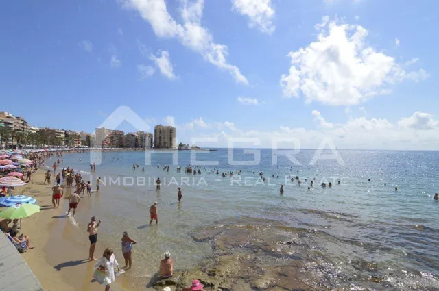 SE ALQUILA AMPLIO TRASTERO – PLAYA DEL CURA. Calle Ramón Gallud 200, en Torrevieja — 15