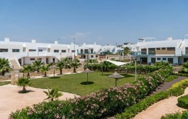 RESIDENCIAL DE OBRA NUEVA DE BUNGALOWS EN VISTABELLA - foto 3