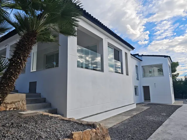 VILLA RECIEN REFORMADA CON CALIDADES DE LUJO EN ZONA MUY TRANQUILA DE ALTEA LA VELLA — 2