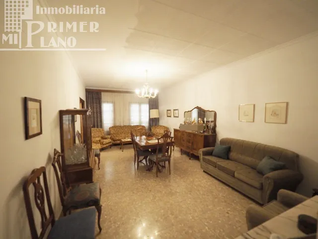 *Casa de dos plantas, para entrar a vivir, en zona centro de - foto 4