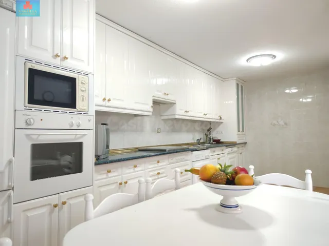 OPORTUNIDAD ESPECTACULAR CASA DE 424M2 ZONA CENTRO - foto 4