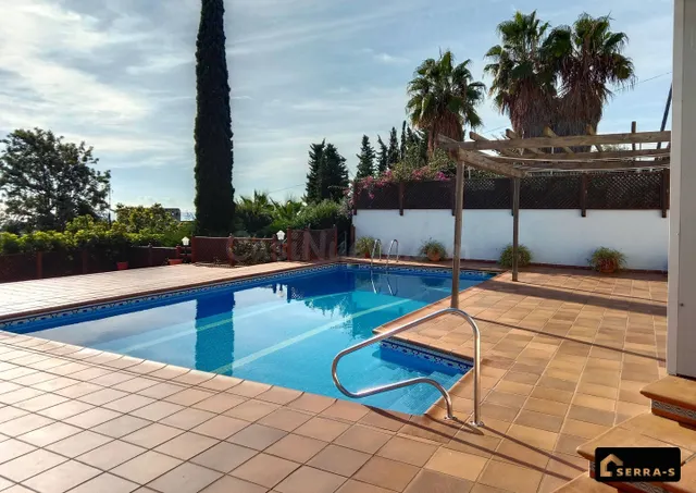 ¡Encantadora casa con vistas al mar en Santa Susanna!