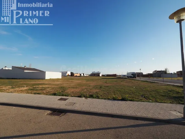 *¡OPORTUNIDAD! Solar EN ESQUINA, con 659 m2, en el Poligono 