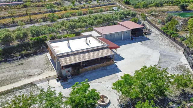 Cortijo con piscina y tierra cultivada - foto 5
