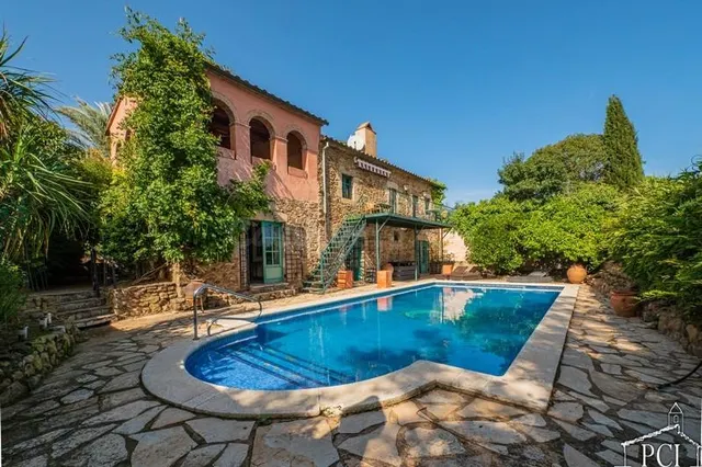 ALQUILER TURÍSTICO - Casa de piedra en Forallac - foto 4