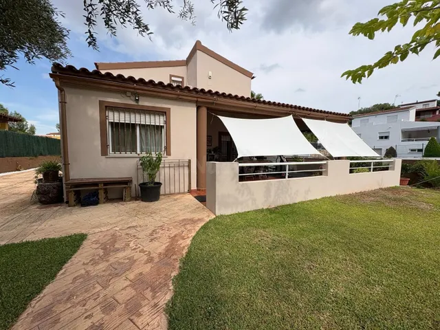 EXCELENTE CHALET EN PERFECTO ESTADO