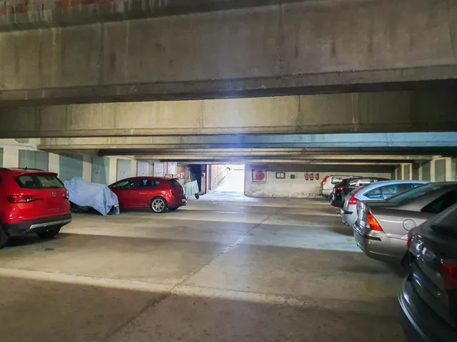 Plaza de parking y trastero a la venta, en El Pla de Martorell — 5
