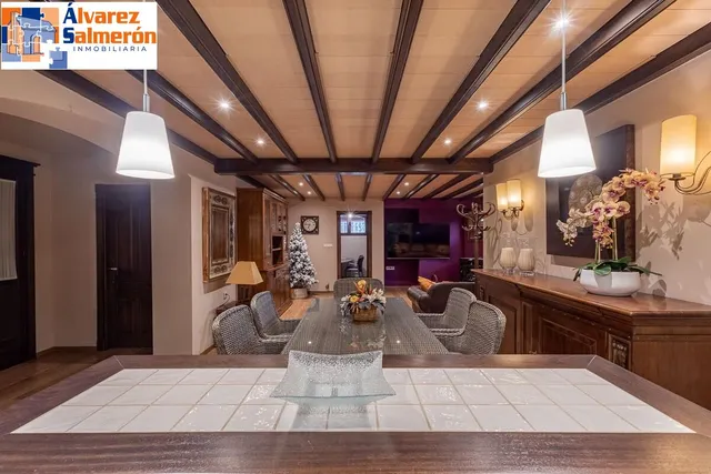 INCREÍBLE CHALET INDEPENDIENTE EN ZONA PRIVILEGIADA — 33
