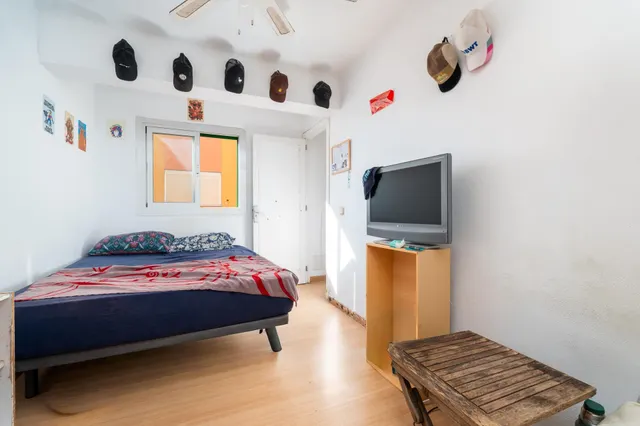 Venta cuarta planta 3 habitaciones sin ascensor Reyes Católicos — 13