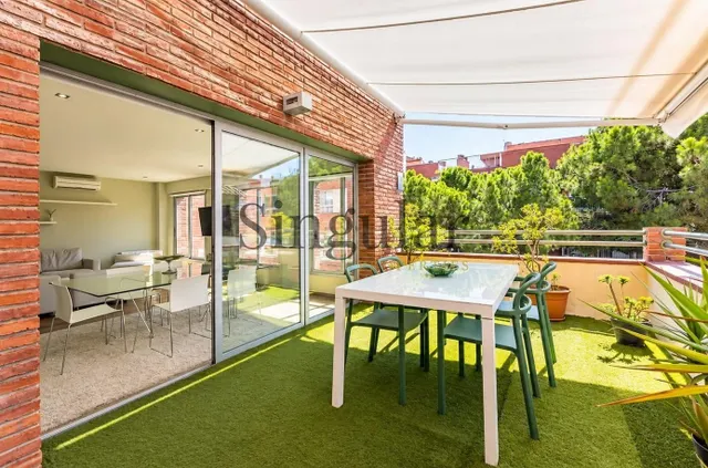 Ático con gran terraza en finca modernista de Sarrià