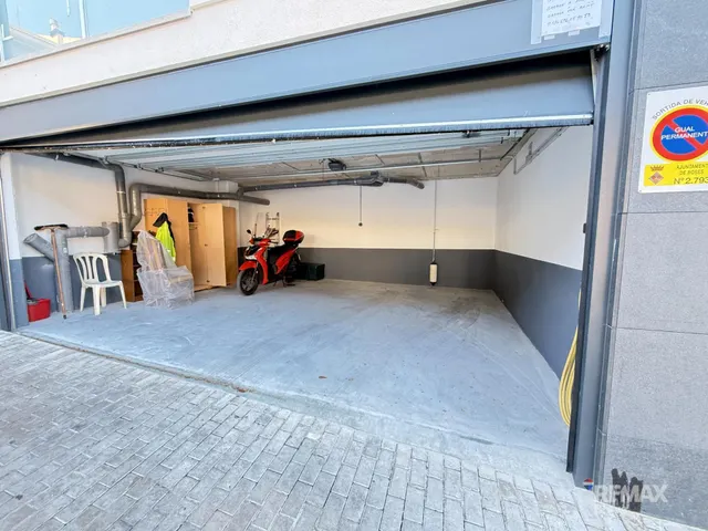Magnífico piso a estrenar con terraza, piscina y garaje en el centro de Roses. — 18