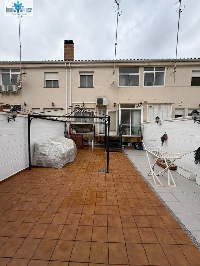 ADOSADO EN VENTA ZONA CAMPUS - foto 3